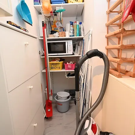 Ilka We 14 Apartment